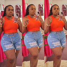 Load image into Gallery viewer, DISTRESSED DENIM SHORTS
