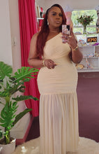 Load image into Gallery viewer, ARIANA MAXI DRESS
