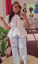Load image into Gallery viewer, DISTRESSED DENIM JEANS
