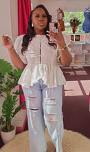 Load image into Gallery viewer, DISTRESSED DENIM JEANS
